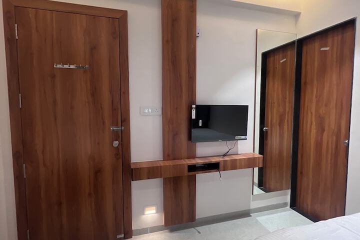 Room 6 of 34