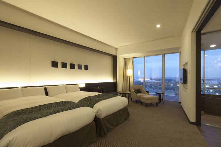 Room 26 of 100