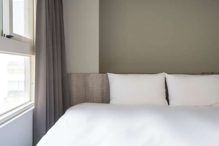 Room 25 of 38