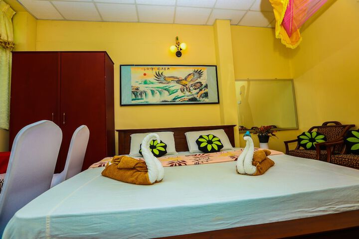 Room 4 of 18