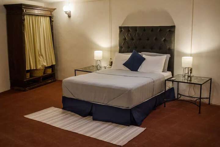 Room 10 of 23