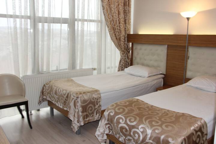Room 5 of 25