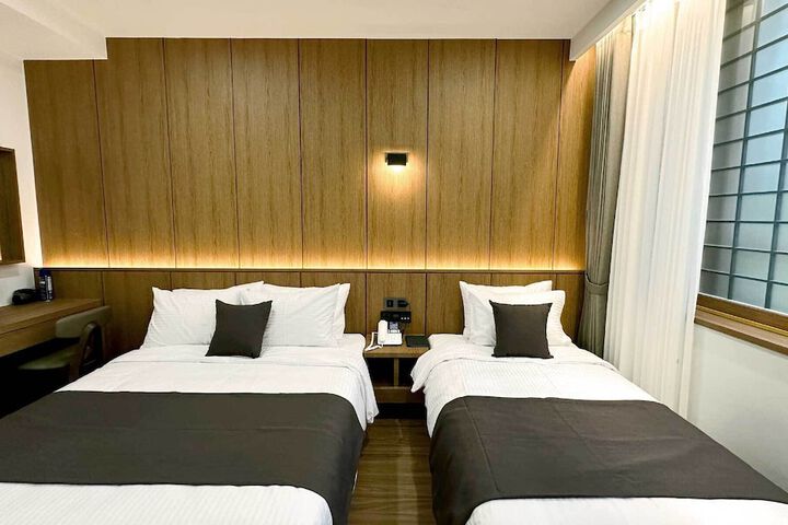 Room 7 of 42