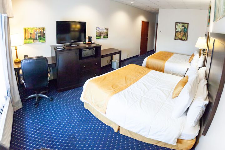 2 Queen Beds (5 of 7)