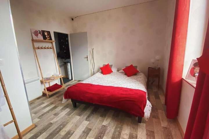 Room 6 of 39