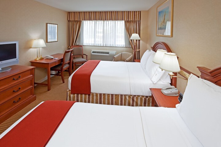 Room 4 of 17
