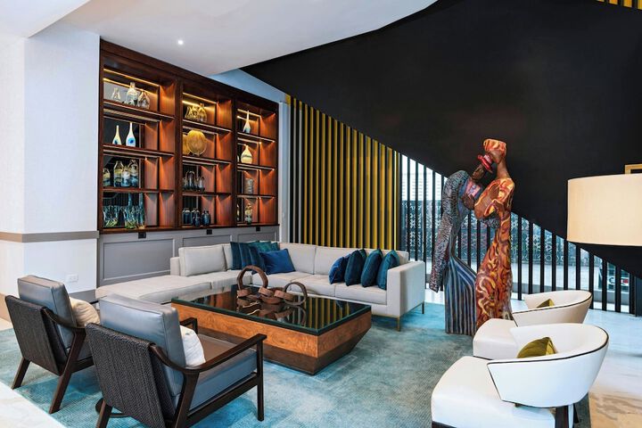 Entrance & Lobby