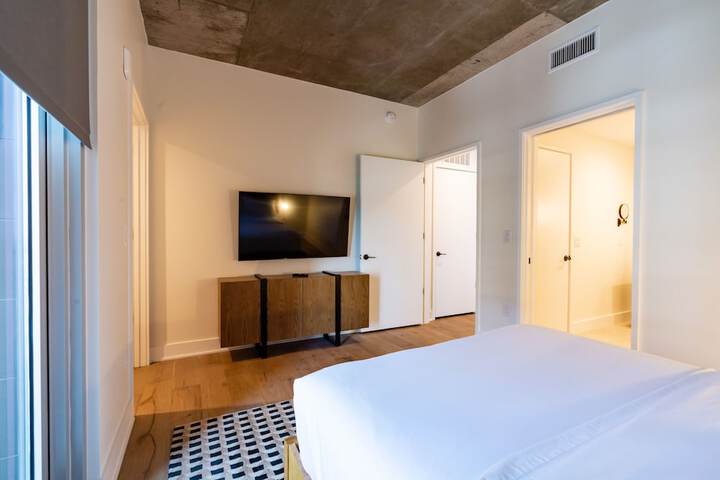 Room 13 of 860