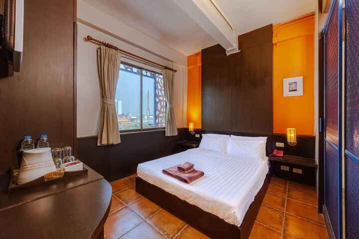 Room 27 of 53