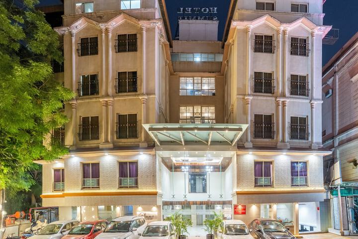 Hotel Summit