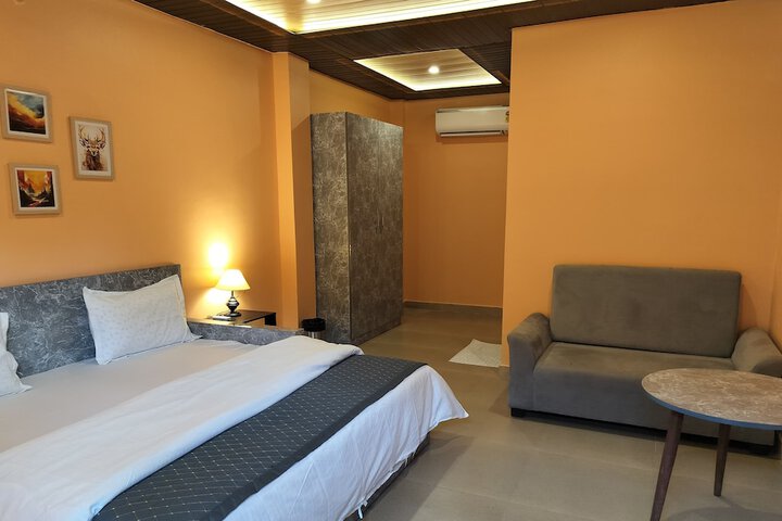 Room 12 of 25
