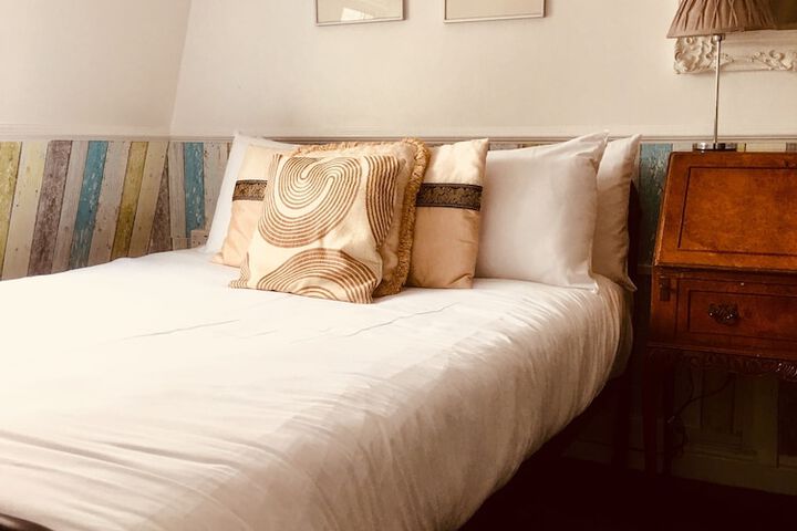 Room 25 of 42