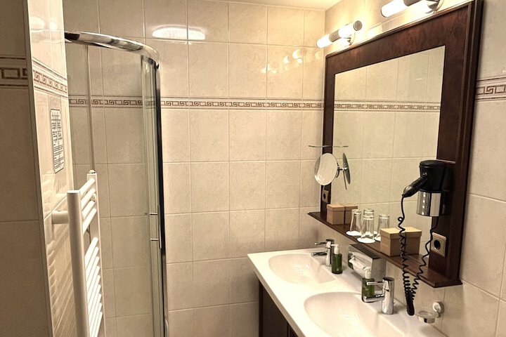 Room 73 of 119