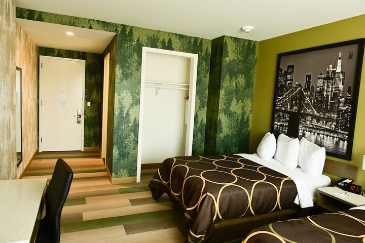 Room 6 of 27