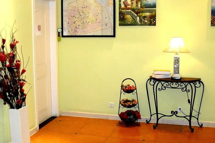 Room 11 of 16