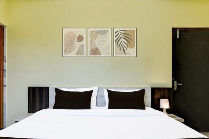 Room 7 of 9