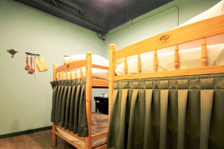 Room 15 of 93