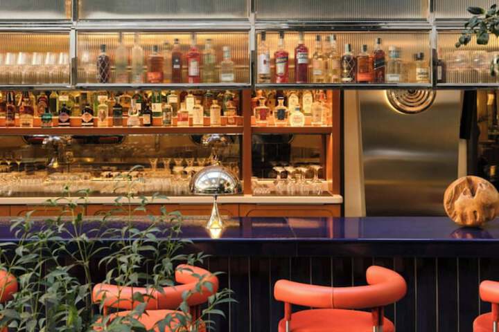 Lounge 106 of 146
