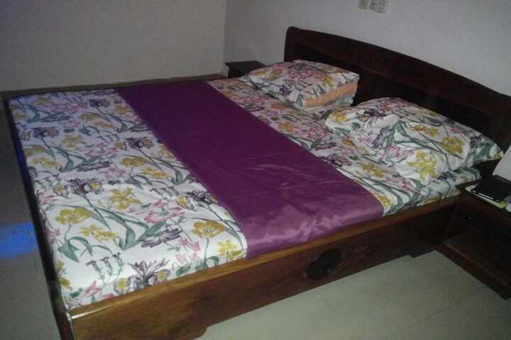 Room 5 of 32