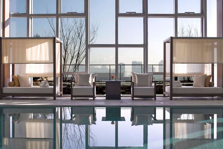 Hotel with Pool