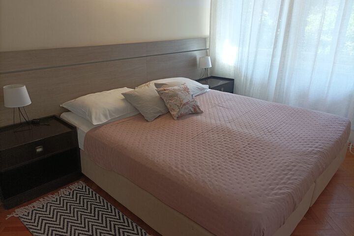 Room 10 of 31