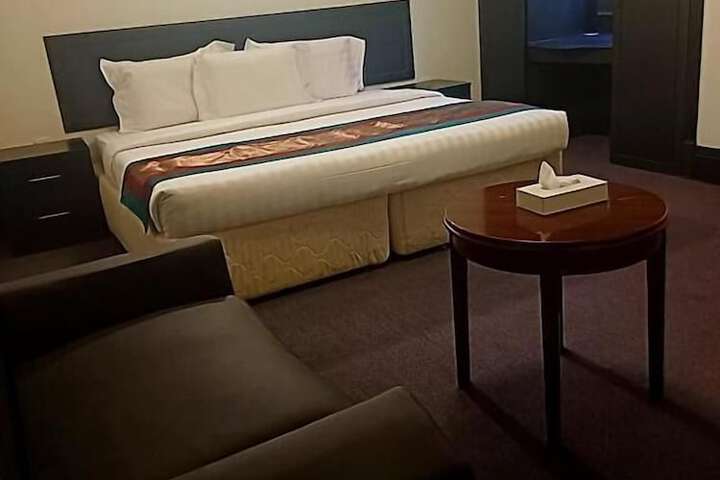 Room 5 of 16
