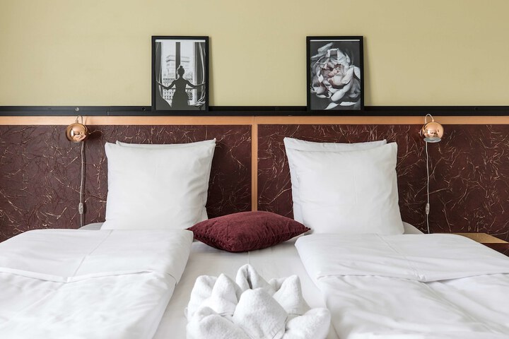 Room 4 of 125