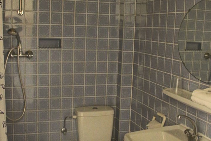 Room 10 of 29