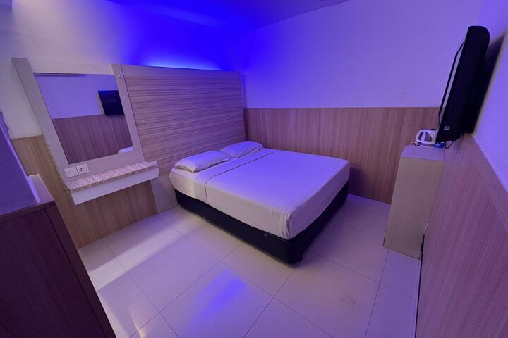 Room 8 of 21