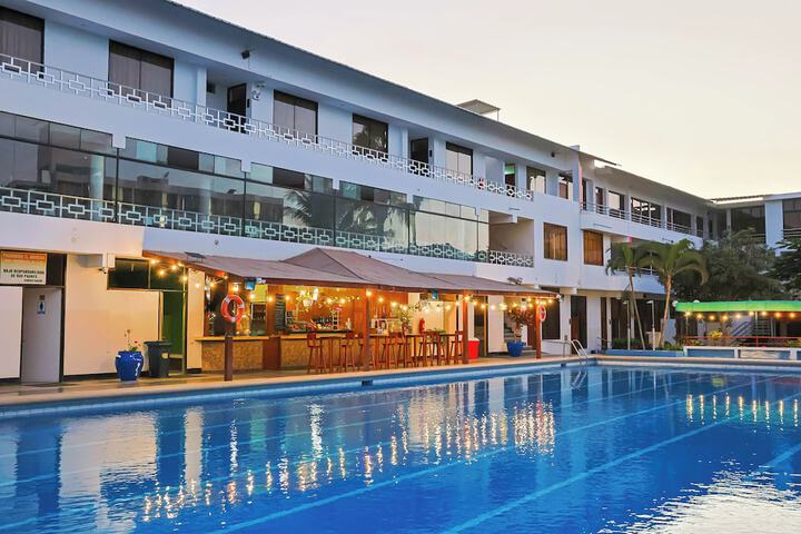 Hotel Pool