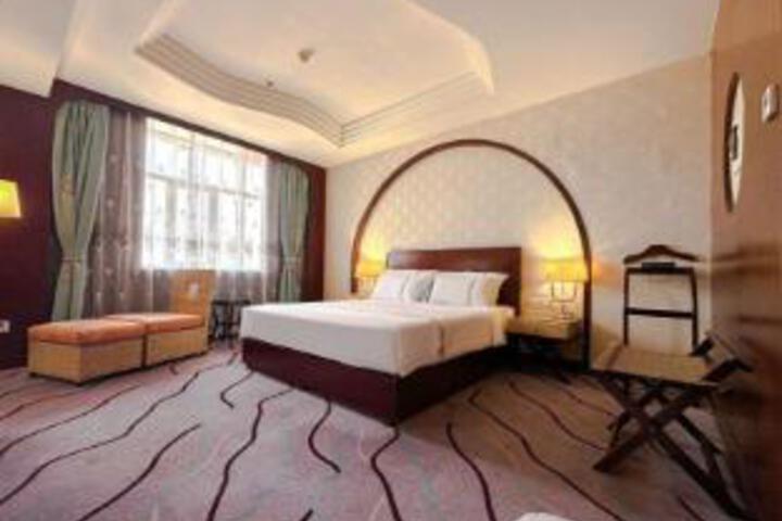 Room 7 of 8
