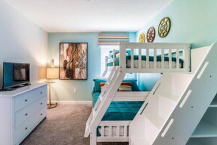 Room 27 of 33