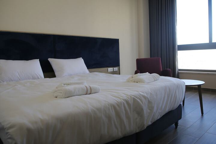 Room 4 of 23