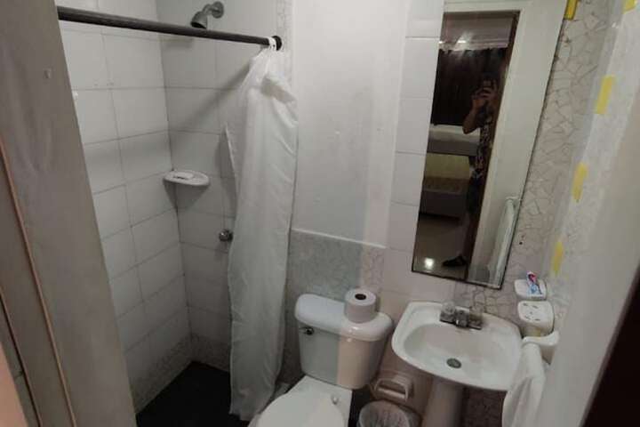 Room 5 of 9