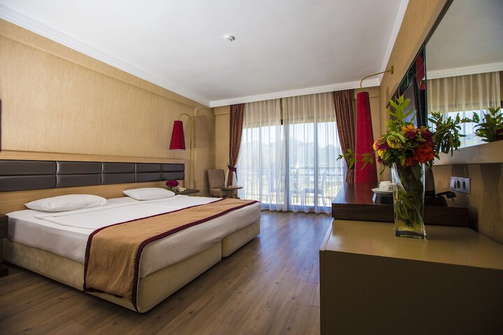Room 15 of 77