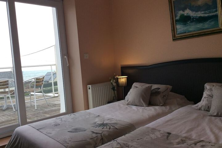 Room 9 of 14