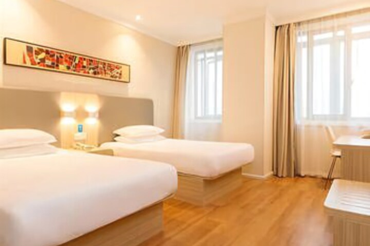 Room 5 of 6