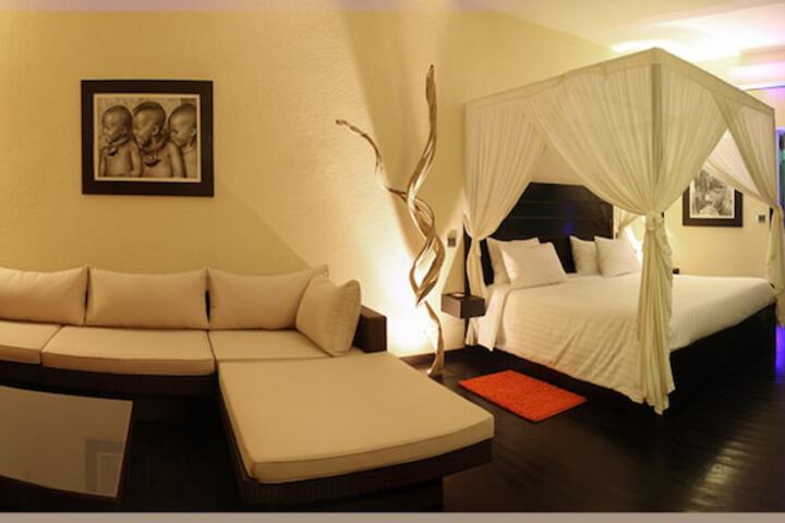 Room 10 of 36