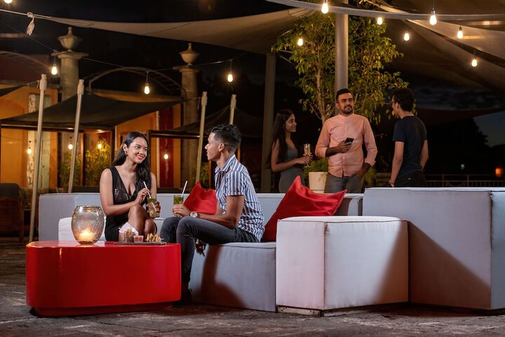 Lounge 75 of 86