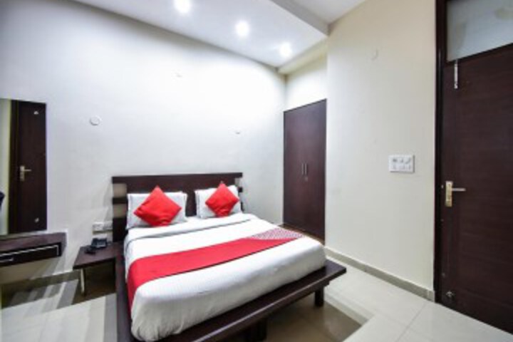 Oyo 2615 Hotel Lords