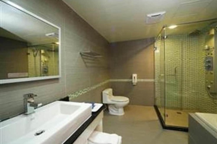 Room 14 of 24