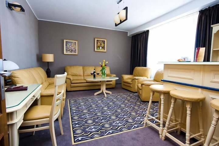Room 16 of 31