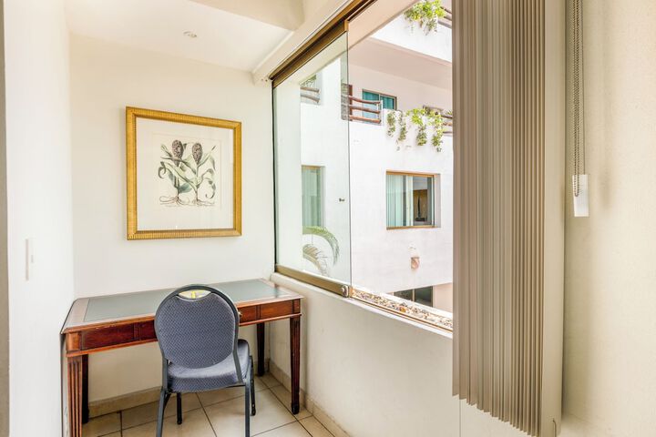 Room 21 of 108