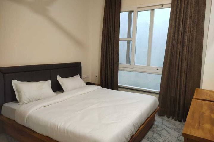 Room 9 of 53