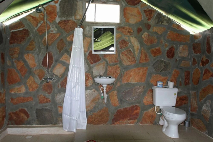 Room 4 of 9