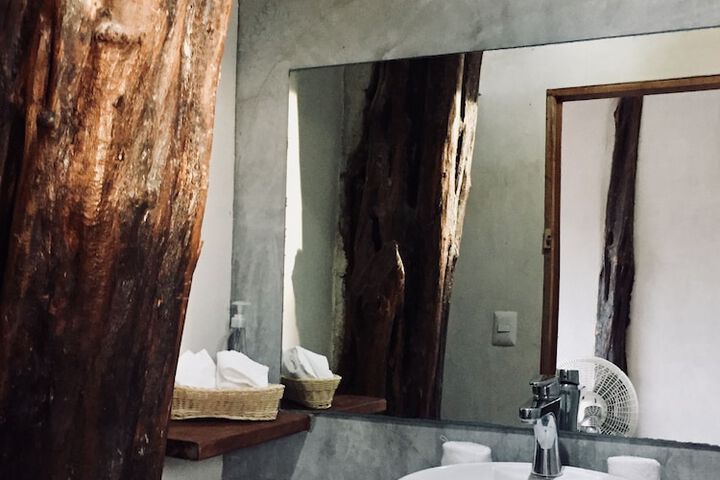 Room 15 of 32