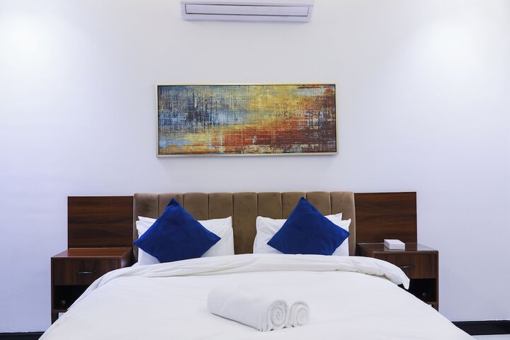 Room 25 of 178