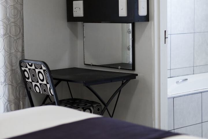 Room 6 of 27