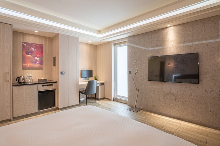 Room 14 of 126