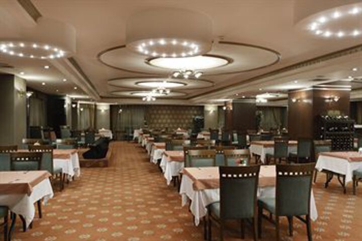 Dining 9 of 11